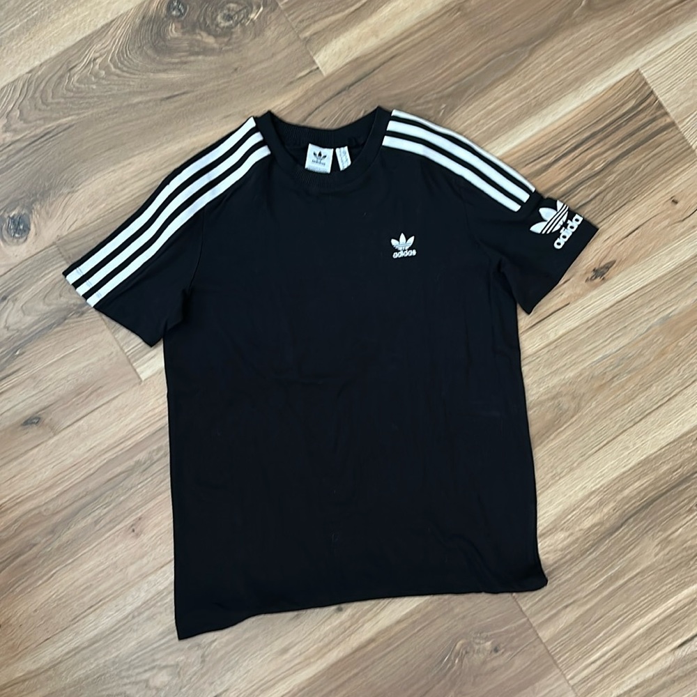 Adidas t-shirt (Black/Small)